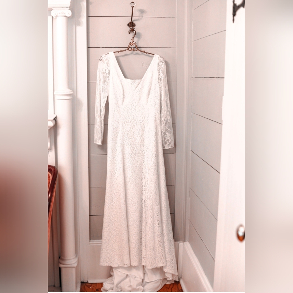Long Sleeve Lace Wedding Dress - Free Veil!